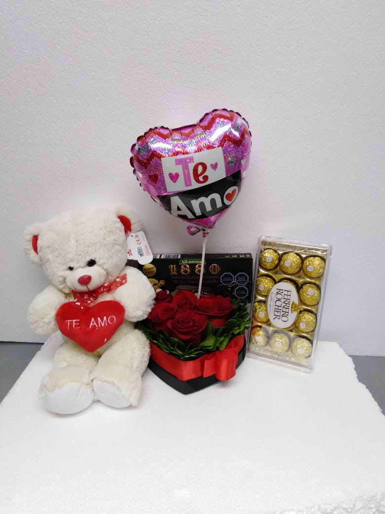 Caja corazn con 6 Rosas ms Bombones Ferrero Rocher, Peluche, Turrn y Globito 